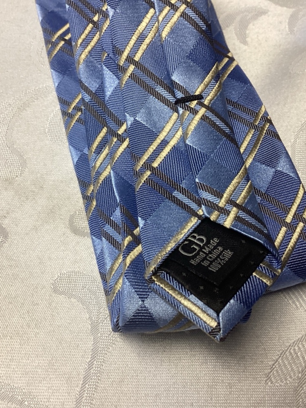 Geoffrey Beene Blue GEOMETRIC.  Silk Tie - lovely design SOPHISTICATED 💙💙💙💙 - Picture 3 of 8